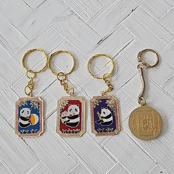 Lot of Four Vintage Keychains Three Panda's and One Cat - Picture 2 of 7